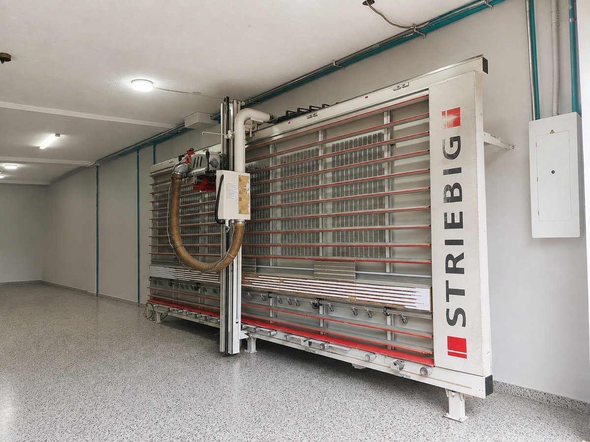 Seccionadora vertical Striebig en venta, perfecto estado